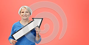 Smiling senior woman with big rightwards arrow