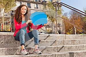 Smiling teenage girl with empty speech cloud