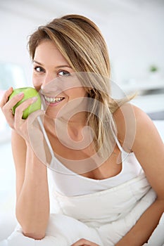 Smiling woman with green apple