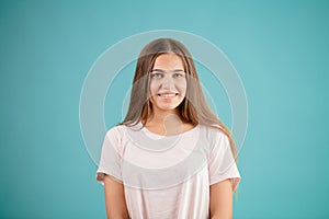 Smiling woman with long streight brown hair in white T-shit