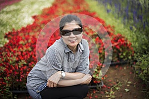 Smiling woman wearing sunglasses at field of flowers