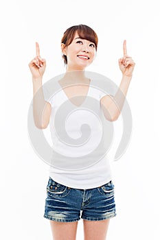 Smiling young woman pointing upwards