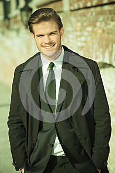 Smilling business man holding his hands in pocket