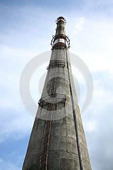 Smoke-deflecting tower