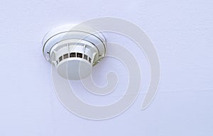 A smoke detector fire alarm