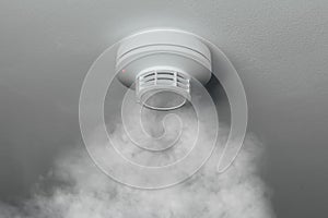 Smoke detector, fire alarm in action