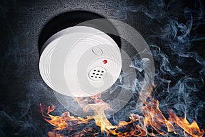 Smoke detector hits the alarm in case of fire