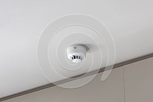 smoke detector mounted on plain ceiling