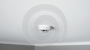 Smoke detector sensor on ceiling