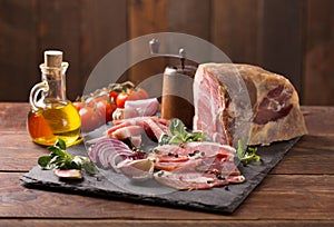 Smoked jambon with tomato