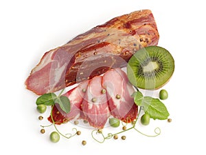 Smoked neck decorated with kiwi and green pea...