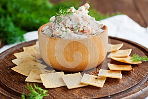 Smoked salmon and cream cheese dip with crackers