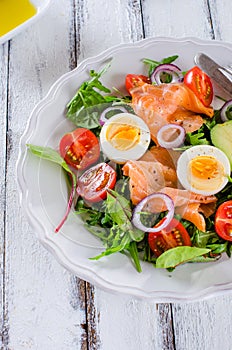 Smoked salmon salad with greens