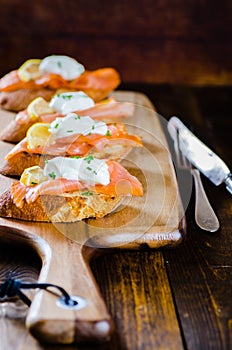 Smoked salmon on toasted bread