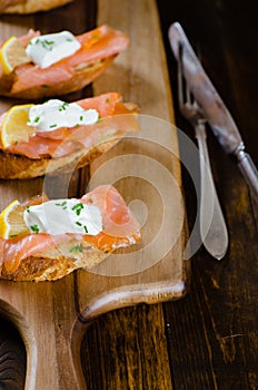 Smoked salmon on toasted bread