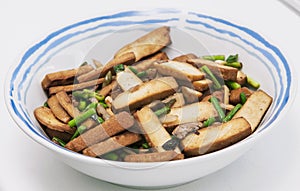 Smoked tofu with green vegetables