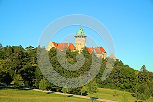 Obrázok Smolenického zámku počas leta