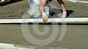 Smooth concreting the floor