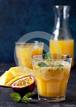 Smoothie mango passion fruit