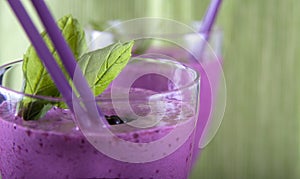 Smoothie with strawberry, mint and blackberry