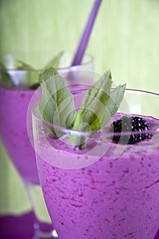 Smoothie with strawberry, mint and blackberry