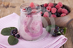 Smoothies of raspberry and shadberry with yogurt.