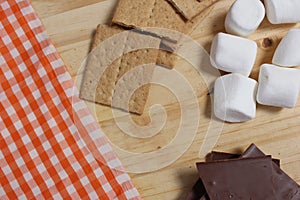 Smores. Marshmallow with Chocolate and Graham Crackers