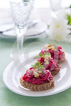 Snack from beetroot pesto and walnuts