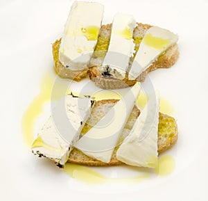 Snack of bread and goat cheese