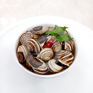 Snail soup with herbs