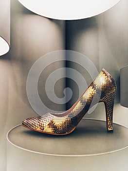 Snake leather high heel shoe