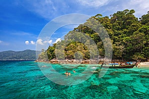 Snorkel diving at Koh Lipe - Thailand