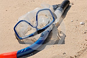 Šnorchel a ochranné okuliare na piesok 