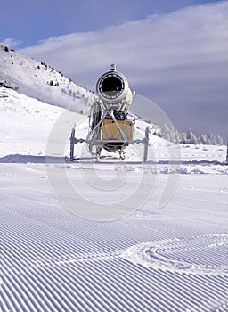 Snow cannon