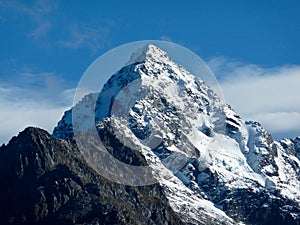 La neve limitato montagna 