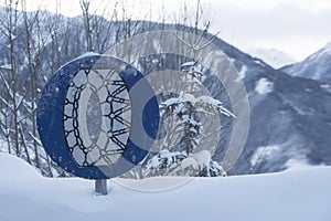 Snow chain obligation traffic sign