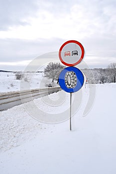 Snow chain - winter tire sign