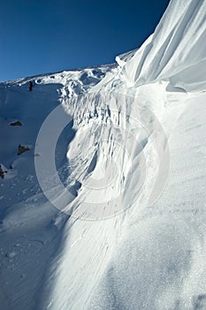 Snow cornice