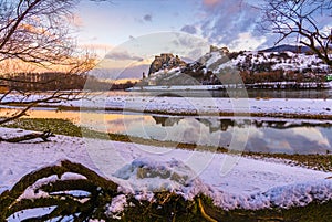 Snow Covered Devin Castle ar Sunrise