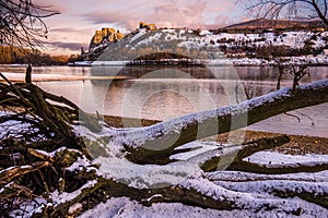 Snow Covered Devin Castle ar Sunrise