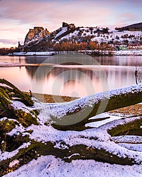 Snow Covered Devin Castle ar Sunrise