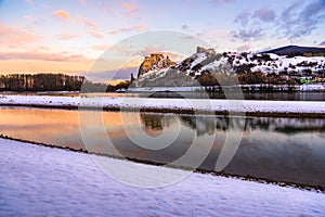 Snow Covered Devin Castle ar Sunrise