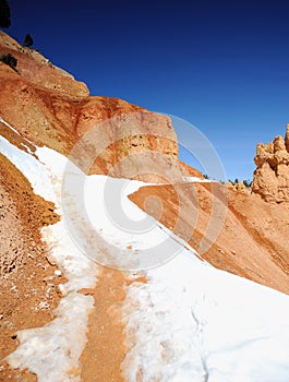 Snow covered hiking trail - Bryce Canyon NP