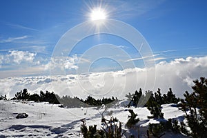 Zasnežená krajina a horské štíty v zime Vysoké Tatry Slovensko