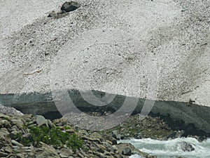 Snow covered mountains around Sonamarg