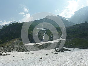 Snow covered mountains around Sonamarg