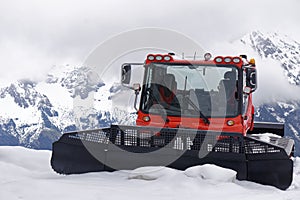 Snow crawler