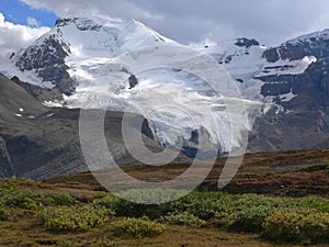 La nieve cúpula montana a glaciar 