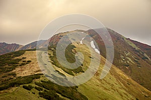 Pohled na vrchol Malý Kriváň v národním parku Malá Fatra, Slovensko