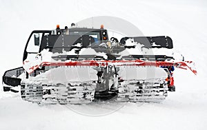 Snow grooming equipment